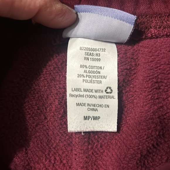 Burgundy fleece joggers size medium petite. W/pockets & 3rd snap pocket left leg - Picture 3 of 4